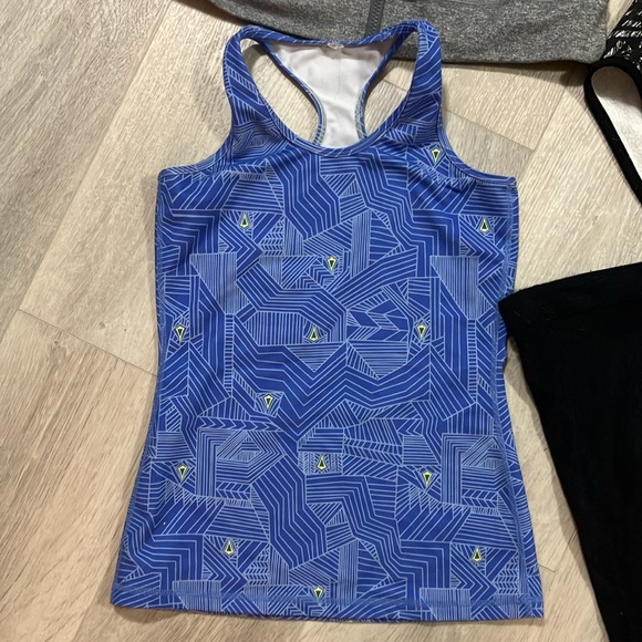 Ivivva girls size 14 bundle / lot . 5 items 1 pants , 1x tank , 2x zip up. 1 tee - Picture 6 of 6